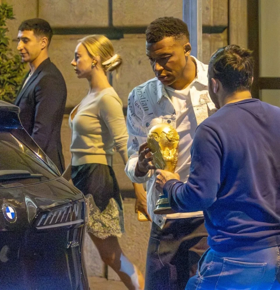 Online petition and fan backlash against Mbappé