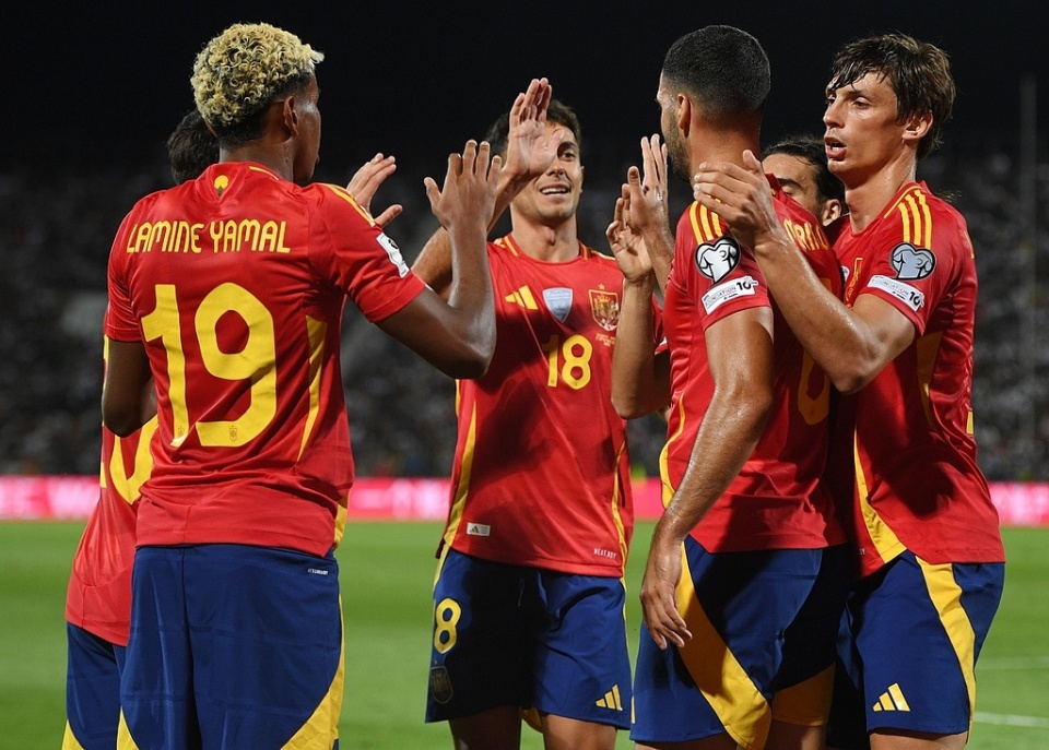 Spain's young stars training ahead of the tournament